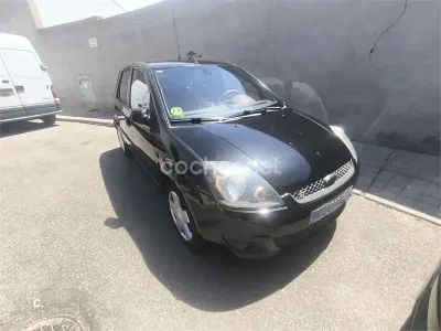 Usado Ford Fiesta 68 CV (50 kW) 2006 Negro Utilitario