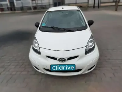 Usado Toyota Aygo Live 68 CV (50 kW) 2010 Blanco Utilitario