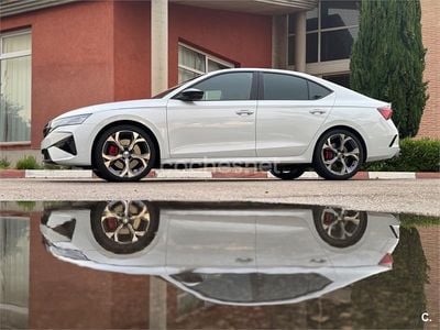 Usado Skoda Octavia RS 265 CV (194 kW) 2025 Blanco Berlina