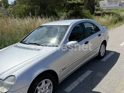 Usado Mercedes C200 Classic 163 CV (119 kW) 2000 Negro Berlina