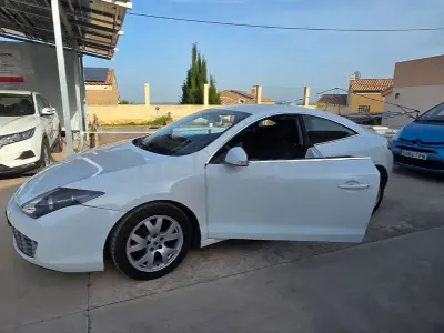 Usado Renault Laguna Coupé 173 CV (127 kW) 2013 Blanco Coupe