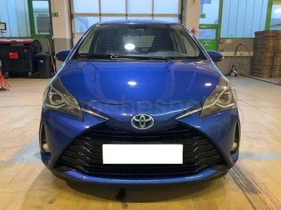 Käytetty Toyota Yaris Active 69 HP (50 kW) 2019 Sininen Sedan