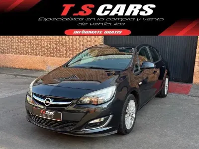 Usado Opel Astra Selective 115 CV (84 kW) 2013 Negro Berlina