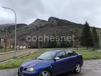 Usado Seat Cordoba 130 CV (95 kW) 2003 Azul Berlina
