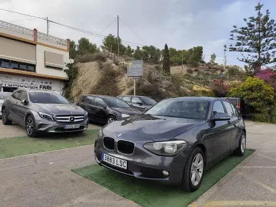 Usado BMW 118 Sport Line 143 CV (105 kW) 2012 Gris / plata Utilitario