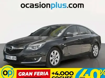 Usado Opel Insignia Selective 140 CV (102 kW) 2015 Negro Berlina