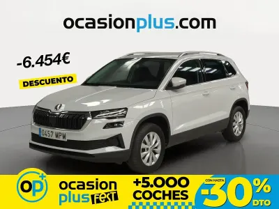 Usado Skoda Karoq Selection 115 CV (84 kW) 2024 Blanco SUV