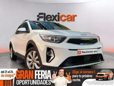 Usado Kia Stonic 100 HP (73 kW) 2022 Branco SUV