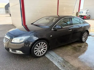 Używany Opel Insignia Cosmo 160 KM (117 kW) 2010 Czarny Sedan/Limuzyna
