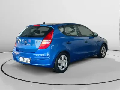 Käytetty Hyundai i30 Comfort 109 HP (80 kW) 2010 Sininen Sedan