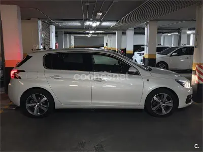 Usado Peugeot 308 130 CV (95 kW) 2020 Blanco Berlina