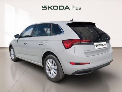 Usado Skoda Scala Ambition 95 CV (69 kW) 2024 Gris / plateado Utilitario