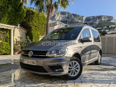 Usado VW Caddy Trendline 110 CV (80 kW) 2018 Gris / plata Monovolumen