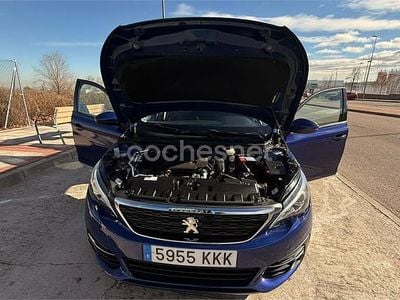 Azul Usado 2018 Peugeot 308 Business-Line Berlina | 11.750 € (Caro)