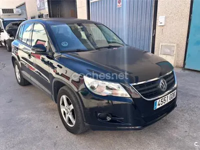 Begagnad VW Tiguan 140 HK (102 kW) 2008 Svart SUV