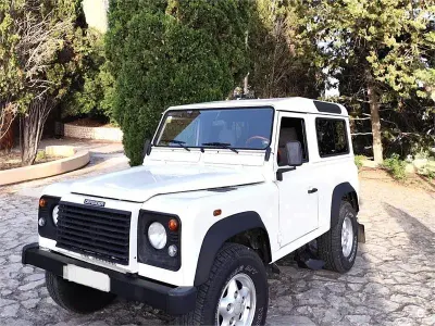 Usado Land Rover Defender 122 CV (89 kW) 1999 Blanco SUV