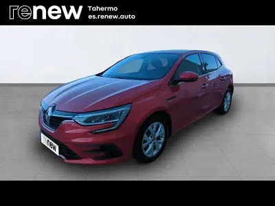 Usado Renault Mégane IV Intens 159 CV (116 kW) 2021 Rojo Berlina