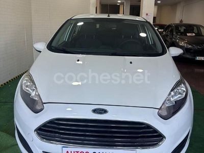 Usado Ford Fiesta Trend 101 CV (74 kW) 2014 Blanco Berlina