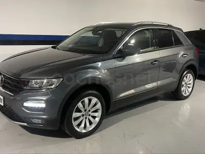 Usado VW T-Roc Advance 150 CV (110 kW) 2021 Gris / plata SUV