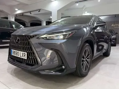 Usado Lexus NX300h Executive Line 306 CV (225 kW) 2022 Gris SUV