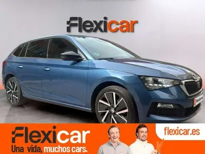 Usado Skoda Scala Sport 110 CV (80 kW) 2022 Azul Utilitario