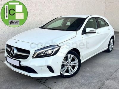 Käytetty Mercedes A180 Urban 122 HP (89 kW) 2016 Valkoinen Sedan