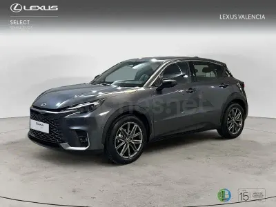 Usado Lexus LBX 136 CV (100 kW) 2025 Gris / plata SUV