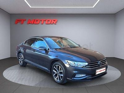 Usado VW Passat Executive 150 CV (110 kW) 2021 Gris / plata Berlina