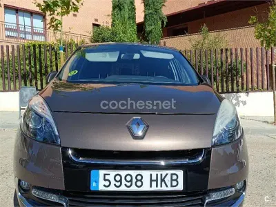 Usado Renault Scénic III Dynamique 130 CV (95 kW) 2012 Marrón Monovolumen