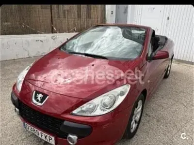 Usado Peugeot 307 CC 110 CV (80 kW) 2007 Rojo Descapotable