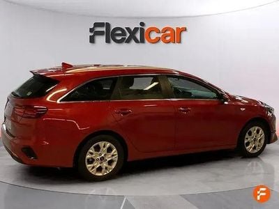Usado Kia Ceed 120 CV (88 kW) 2022 Rojo Utilitario