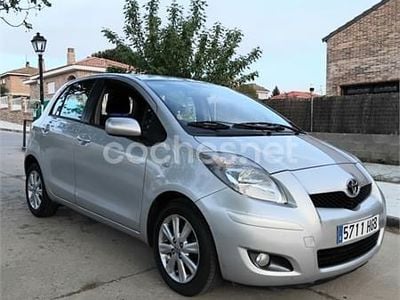 Brugt Toyota Yaris Connect Style 90 HK (66 kW) 2011 Grå Hatchback