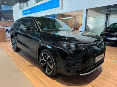 Usado VW Tayron R-line 272 CV (200 kW) 2025 Negro SUV