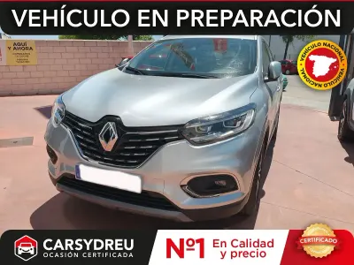 Usado Renault Kadjar Zen 140 CV (102 kW) 2020 Gris / plata SUV