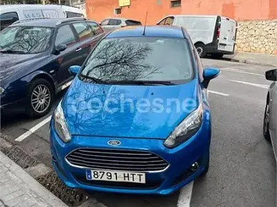 Usado Ford Fiesta Trend 100 CV (73 kW) 2013 Azul Berlina