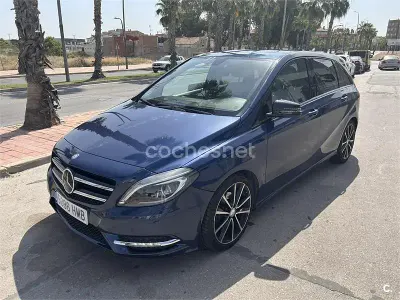 Usado Mercedes B200 136 CV (100 kW) 2012 Azul Utilitario