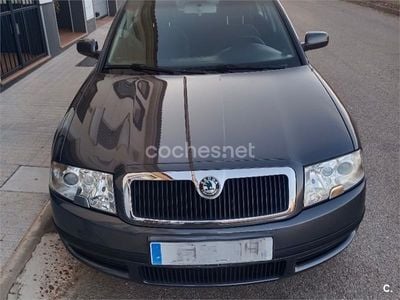 Gris / plata Usado 2005 Skoda Superb Classic Berlina | 7300 €