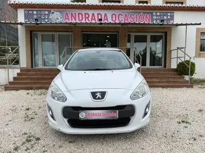 Usado Peugeot 308 Access 98 CV (72 kW) 2013 Blanco Utilitario