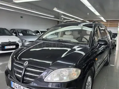 Usado SsangYong Rodius 165 CV (121 kW) 2007 Negro Monovolumen