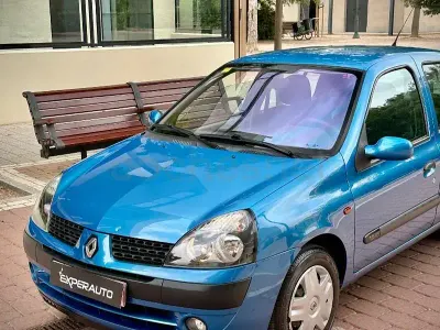 Usado Renault Clio Expression 60 CV (44 kW) 2001 Azul Berlina