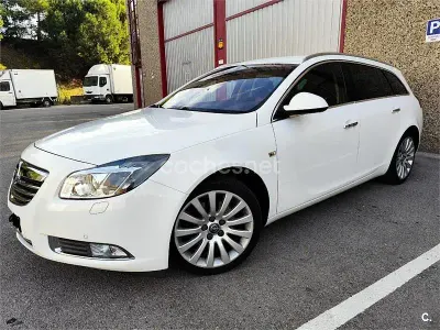 Usado Opel Insignia Cosmo 160 CV (117 kW) 2012 Blanco Familiar
