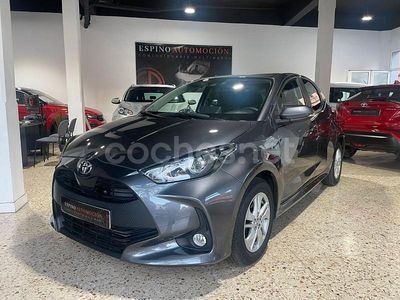 Gris / plata Usado 2024 Toyota Yaris Hybrid Active Berlina | 19.990 € (Buen precio)