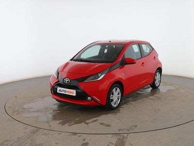 Usado Toyota Aygo X-play 70 CV (51 kW) 2016 Rojo Utilitario