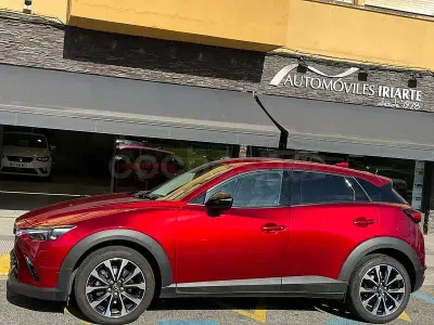 Usado Mazda CX-3 121 CV (88 kW) 2022 Granate SUV