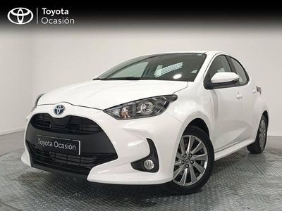 Usado Toyota Yaris Hybrid Active 116 CV (85 kW) 2022 Blanco Berlina
