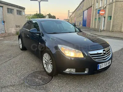 Usado Opel Insignia Selective 160 CV (117 kW) 2013 Azul Berlina