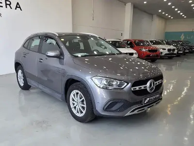 Usado Mercedes GLA200 150 CV (110 kW) 2021 Gris / plata SUV