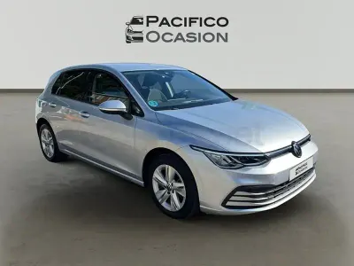 Usado VW Golf VIII Life 110 CV (80 kW) 2022 Gris / plata Berlina