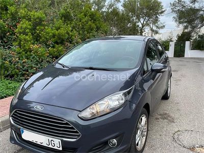 Gris / plata Usado 2015 Ford Fiesta Trend Berlina | 7000 € (Precio justo)