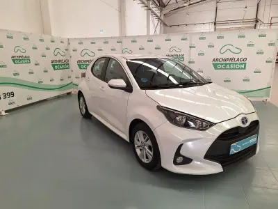 Occasion Toyota Yaris Hybrid Edition 116 PK (85 kW) 2021 Wit Sedan